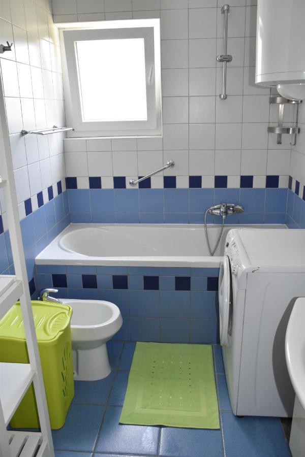 Appartamento Apartman Tina Porec Esterno foto