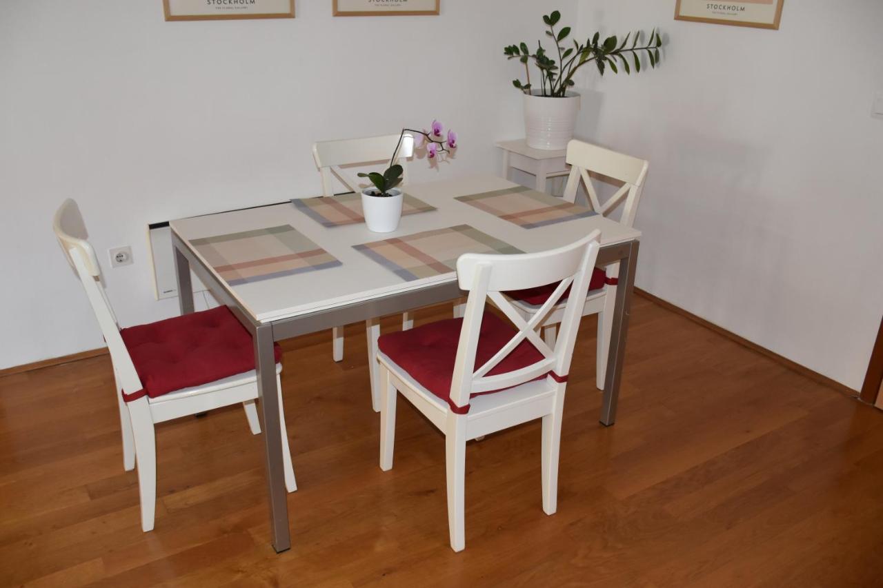 Appartamento Apartman Tina Porec Esterno foto