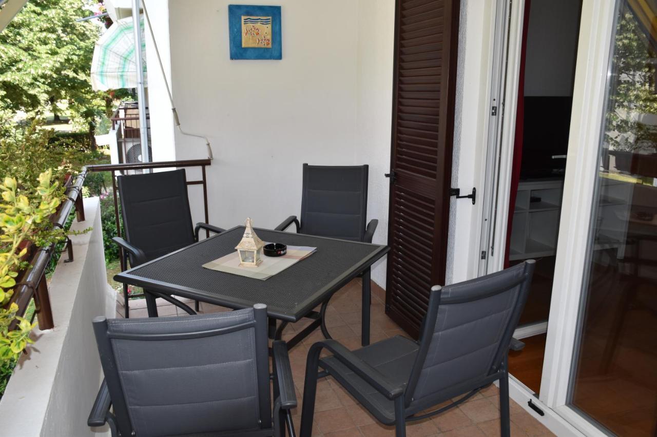 Appartamento Apartman Tina Porec Esterno foto
